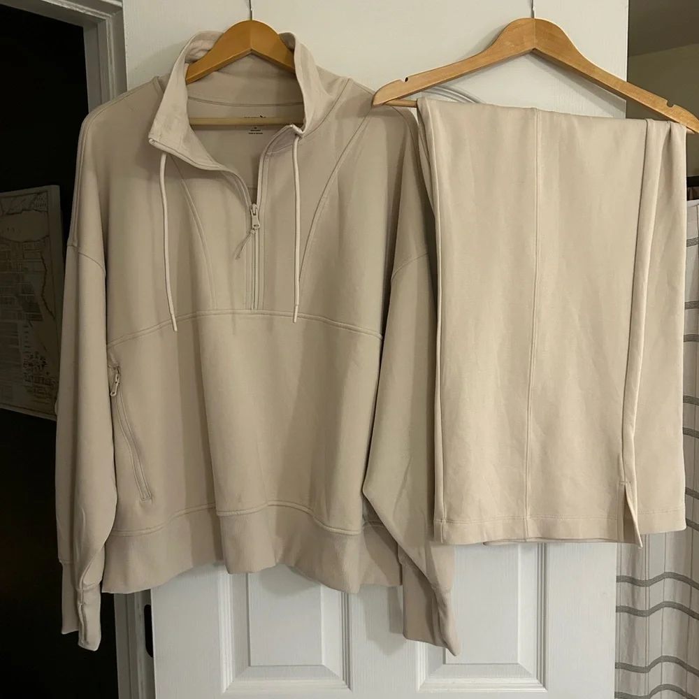 Old Navy Dynamic Fleece Scuba Set - Picture 3 of 3